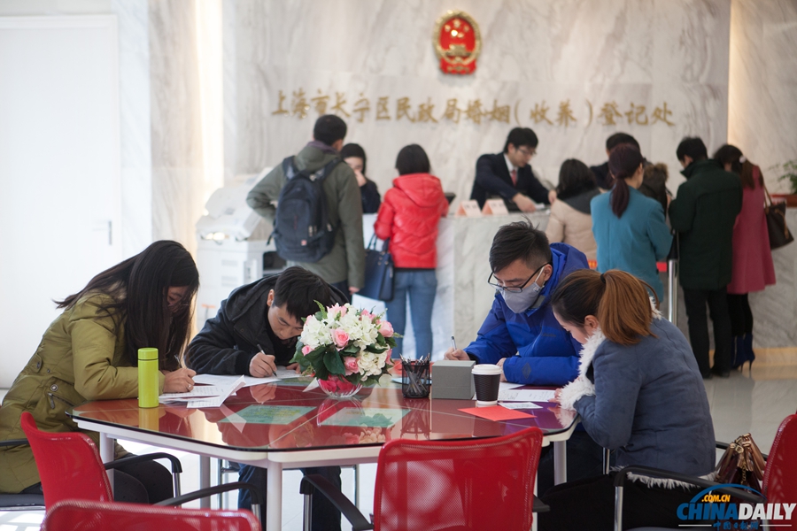 情人節元宵節重合 上海新人扎堆登記