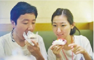 廈大畢業(yè)生拍《懷孕日記》躥紅 妻子生下龍鳳胎