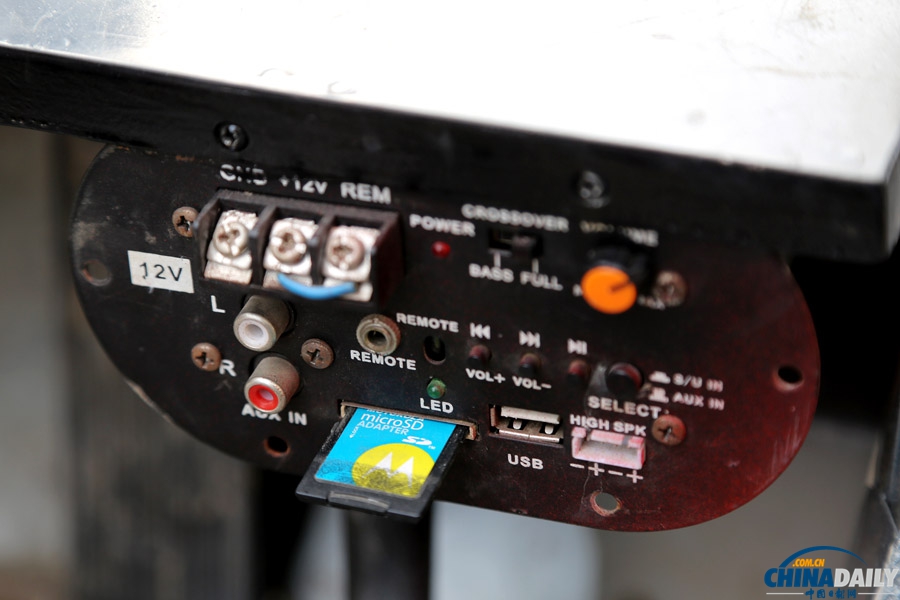 河南鄭州：大爺自造“蘭博基尼”送孫子