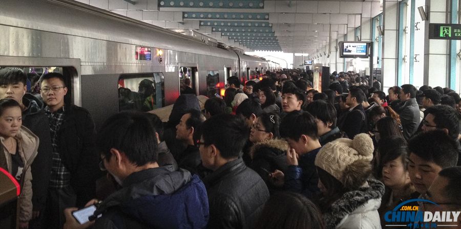 北京地鐵5號(hào)線信號(hào)故障 大量乘客滯留