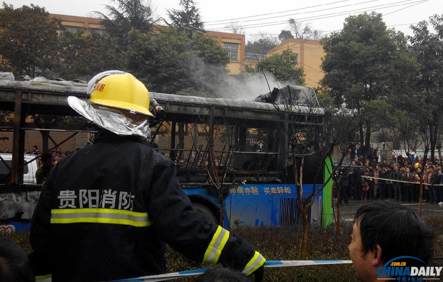 貴陽(yáng)一輛公交車起火 已致五人喪生