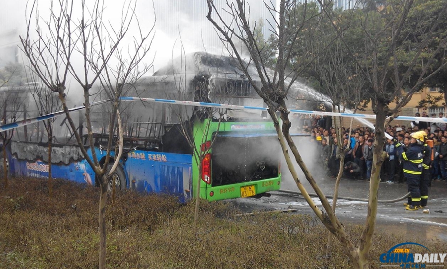 貴陽一輛公交車起火 已致五人喪生