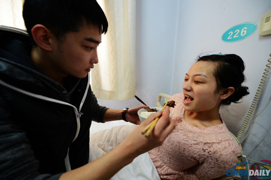 鄭州90后患癌女孩生命進入倒計時 男友與其舉行婚禮