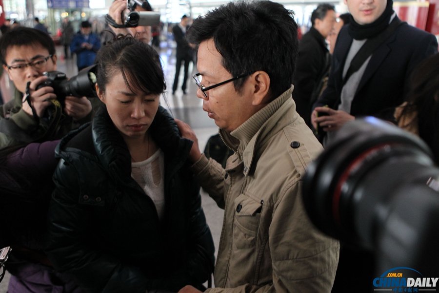 馬來西亞載154名中國人航班失聯 機場家人焦急等待