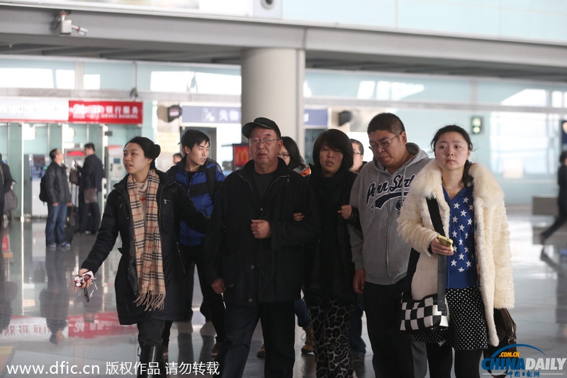 馬來西亞載154名中國人航班失聯 機場家人焦急等待