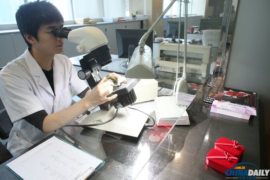 國家珠寶玉石質(zhì)量監(jiān)督檢驗中心舉行“3.15”免費檢測活動