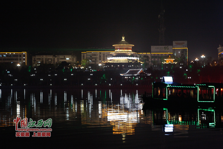 “第六屆全國網絡媒體江西游”記者夜游武寧西海灣