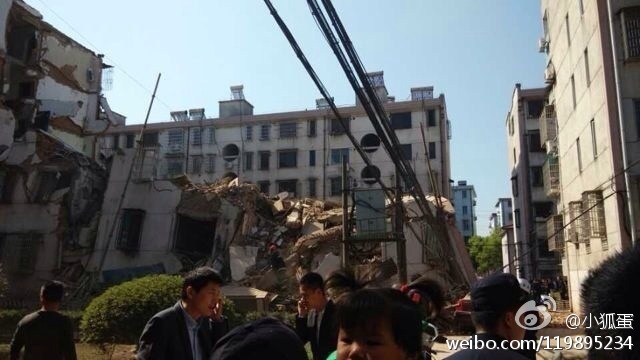 浙江寧波奉化市一幢5層居民房倒塌
