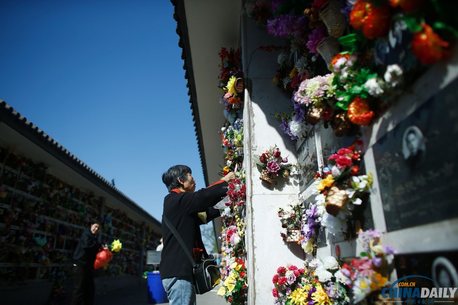 清明節：北京八寶山迎來祭掃高峰