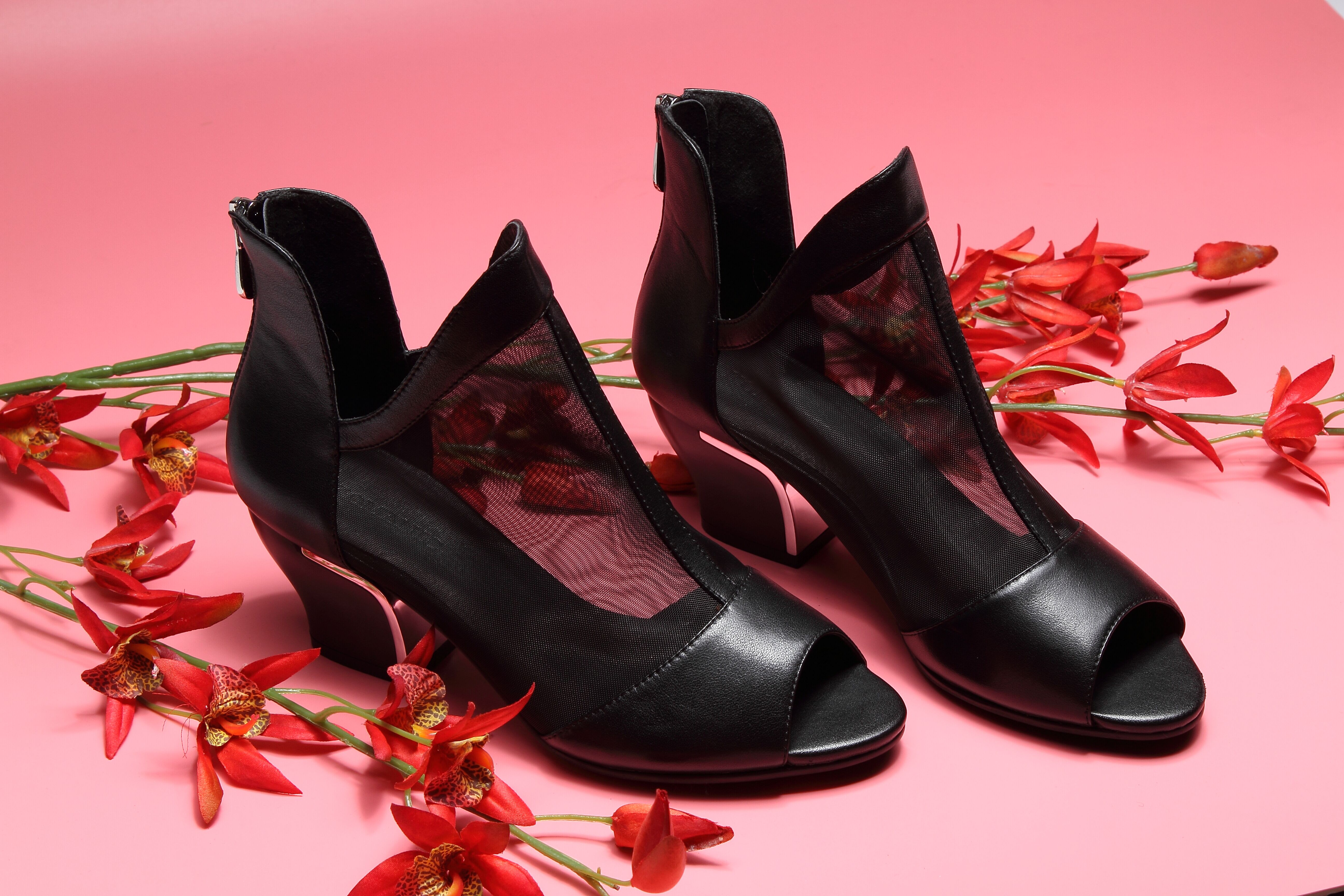 KOMANIC柯瑪妮克， 同步全球時尚