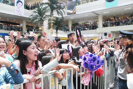 又是一年防曬季，珀萊雅防曬家族再受熱捧，再現深海魅力