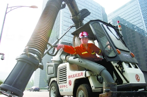 清掃城區(qū)街巷告別大掃帚