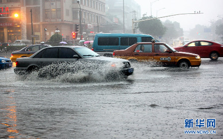 北京遭遇強雷雨天氣 部分地區積水嚴重