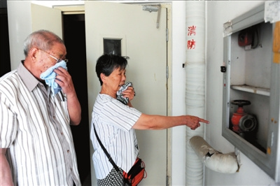 北京一高層住宅起火 消防栓沒水成擺設(shè)