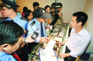 為規范經營 今起市民賣金飾須實名登記