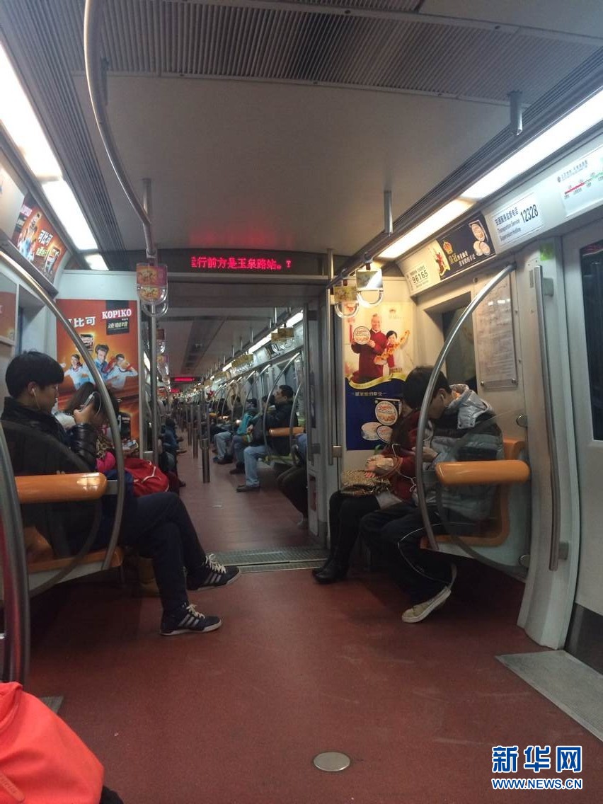 北京地鐵漲價(jià)后首個(gè)工作日(圖)