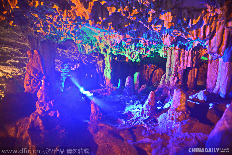 中國房山世界地質公園-房山“石花洞” 色彩繽紛美哉