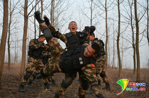 習大大新年賀詞鼓舞軍心 武警官兵2015蠻拼使命