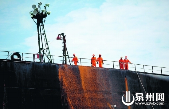 泉州船廠首次承接維修30萬(wàn)噸超級(jí)油輪（組圖）