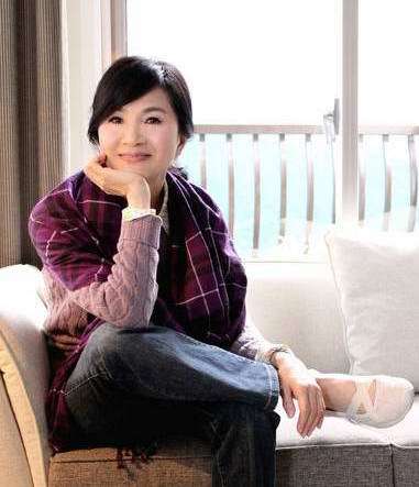 臺灣“帽子歌后”鳳飛飛病逝 生前清純照