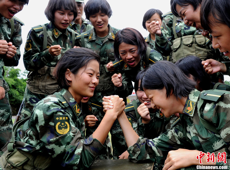 福建新“警花”接受訓練 曾參加世界小姐比賽