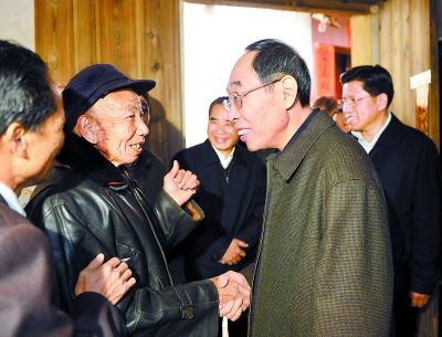 尤權(quán)赴長(zhǎng)汀縣調(diào)研扶貧掛鉤幫扶和水土流失治理工作