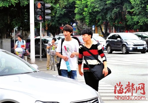 福州不少市民理直氣壯闖紅燈：等警察罰款再說(組圖)