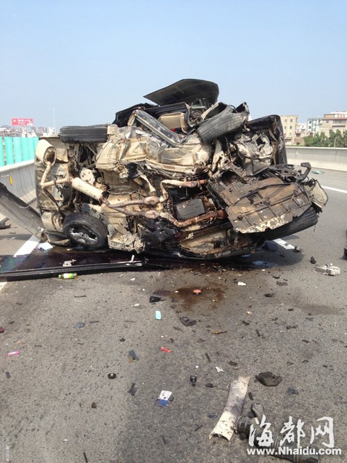 漁平高速福清段小車與拖車追尾 造成4死1傷