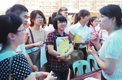 央企搶簽大學(xué)生村官 今年福建聘任期滿的村官基本都有著落