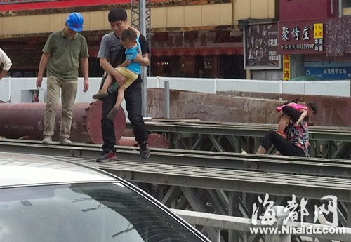 因南街改造 東街口到南門兜過街通道全封閉