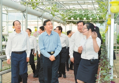 汪洋在福建考察海峽兩岸經(jīng)濟合作