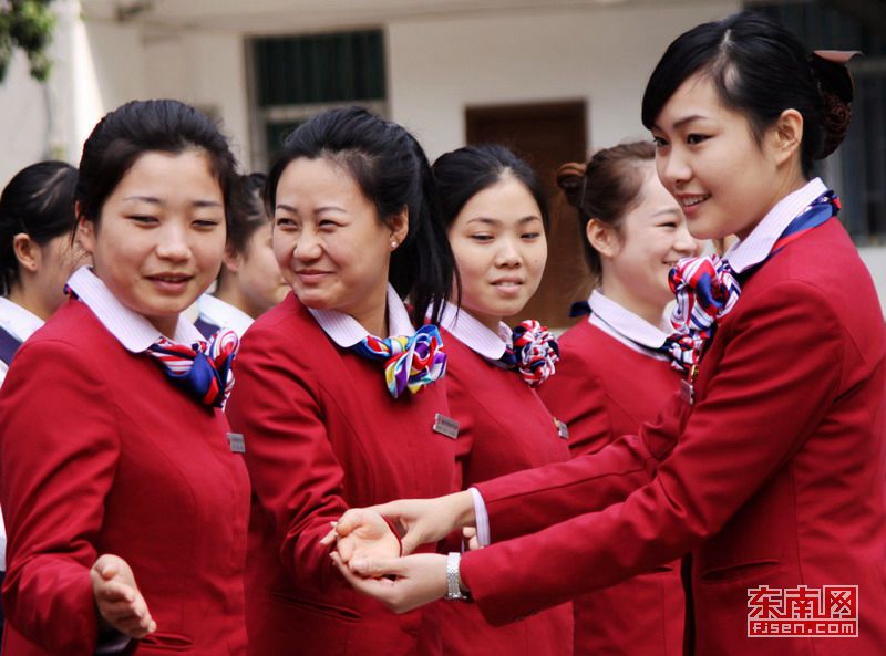 廈深鐵路即將開通 美麗“動姐”練兵忙（組圖）