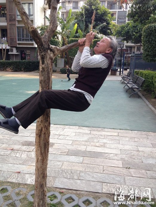 牛！八旬“籃球奶奶”20分鐘做150俯臥撐（圖）