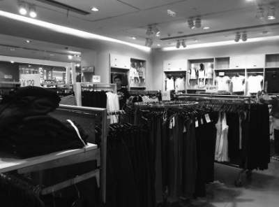 1800㎡大只有16個(gè)攝像頭 福州倉山H&M店確存監(jiān)控死角