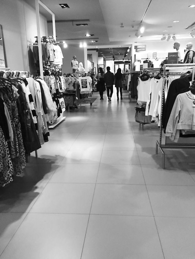 1800㎡大只有16個攝像頭 福州倉山H&M店確存監(jiān)控死角