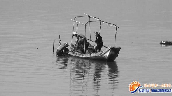 廈門一女子跳海自殺身陷淤泥 消防劃船救人