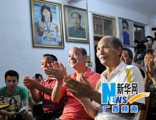 南寧父老鄉親為何姿喝彩