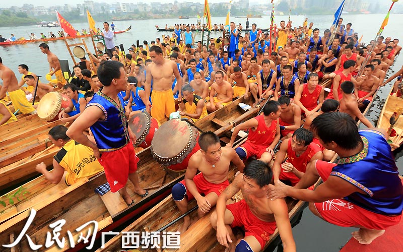 高清組圖：廣西融安“群龍競(jìng)渡鬧融江”