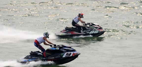 2013IAC魅力非凡，英國(guó)水賽迷慕名赴柳觀賽