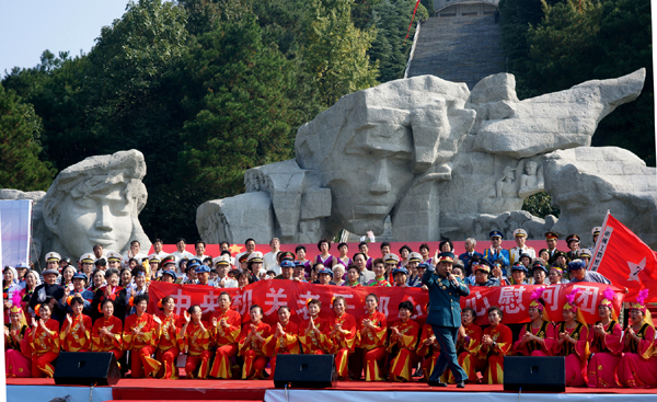 中央機(jī)關(guān)老干部心連心慰問團(tuán)走進(jìn)興安