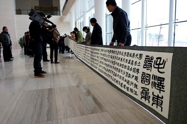 邢飛百首毛澤東詩(shī)詞書(shū)法創(chuàng)作在南寧展出