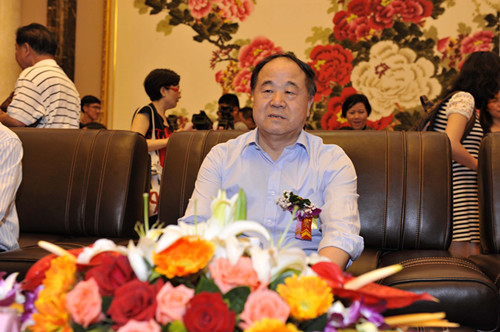 莫言：提高閱讀量，要讓老百姓先讀得起書