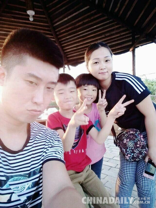 河北一“80后”單親媽媽：我要扛起這個家讓倆腦癱孩子站起來