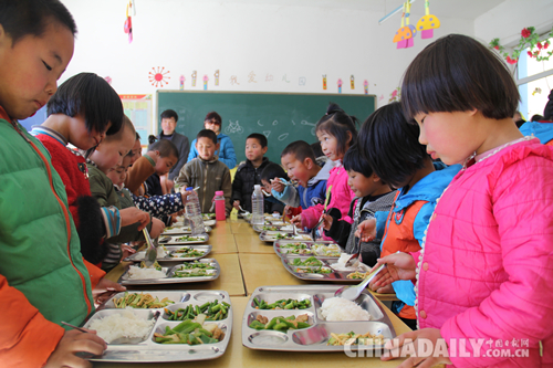 愛心在奉獻里綻放秦皇島海事青年志愿者三月在行動