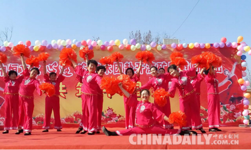 唐山中恒文化心連心藝術(shù)團(tuán)赴開灤礦區(qū)慰問演出