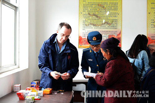 重走白求恩路:緬懷先烈 老區(qū)義診