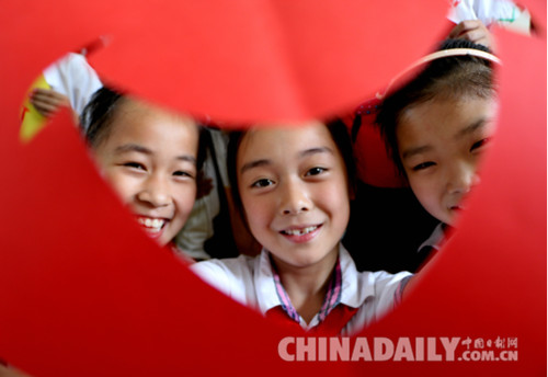 邯鄲：微笑進(jìn)校園 小學(xué)生笑迎每一天