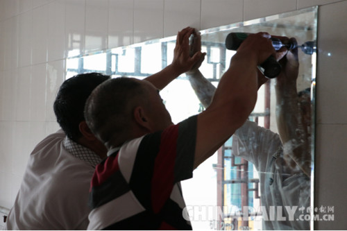 石家莊鐵道大學(xué)畢業(yè)生為母校獻(xiàn)畢業(yè)禮