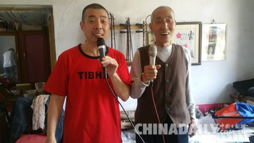 河北一八旬老人自創(chuàng)歌曲自辦家庭演唱會(huì)慶祝黨的生日