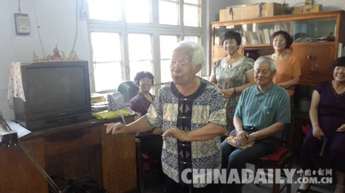 河北一八旬老人自創(chuàng)歌曲自辦家庭演唱會(huì)慶祝黨的生日